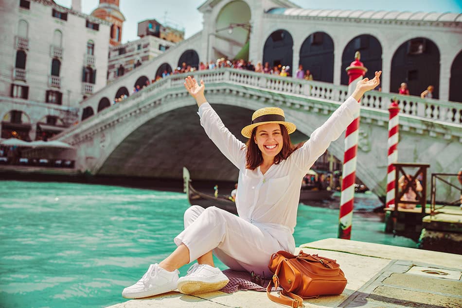 Venice Rialto Bridge Venice Walking Shoes Backpack Hat Italy
