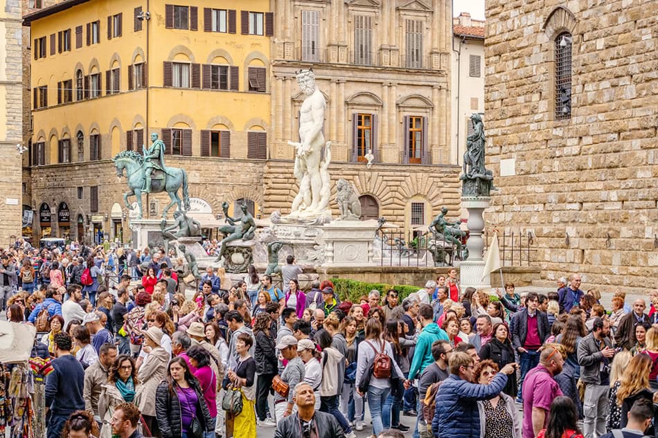 Florency Crowded in Italy